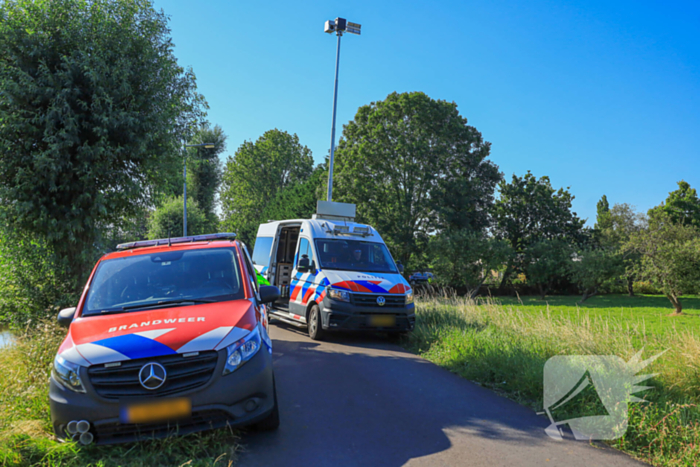 Tractor komt in sloot terecht tijdens grasmaaien