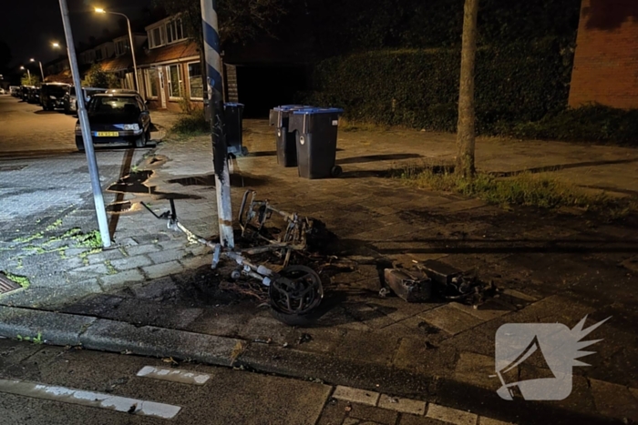 Scooter volledig uitgebrand