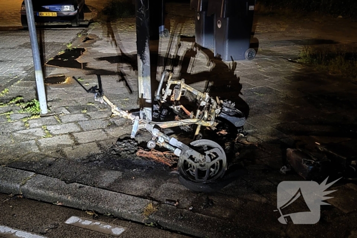 Scooter volledig uitgebrand