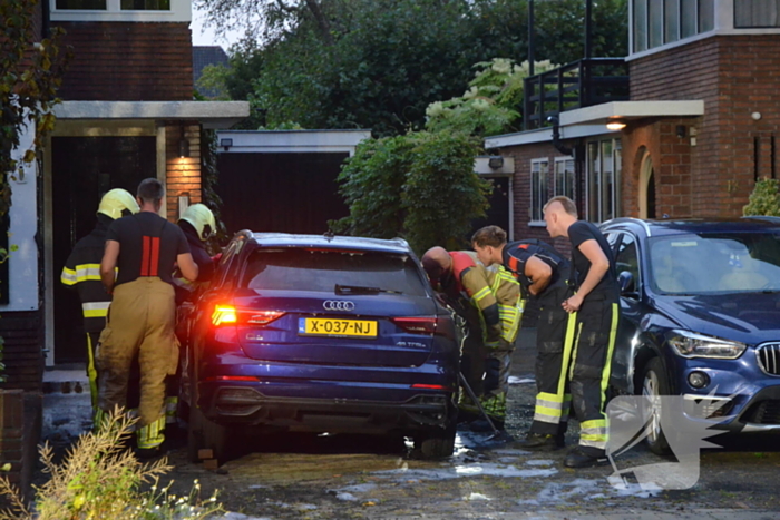 Elektrische auto van burgemeester in brand gestoken