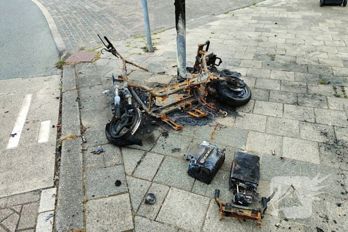 Scooter compleet verbrand