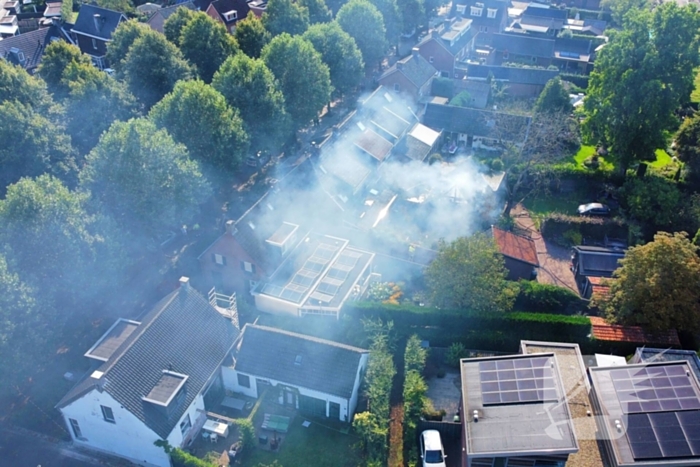 Veel rookontwikkeling bij brand in schuur