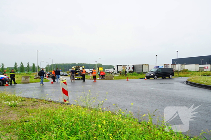 Traumateam ingezet voor ongeval tussen brommer en taxibus