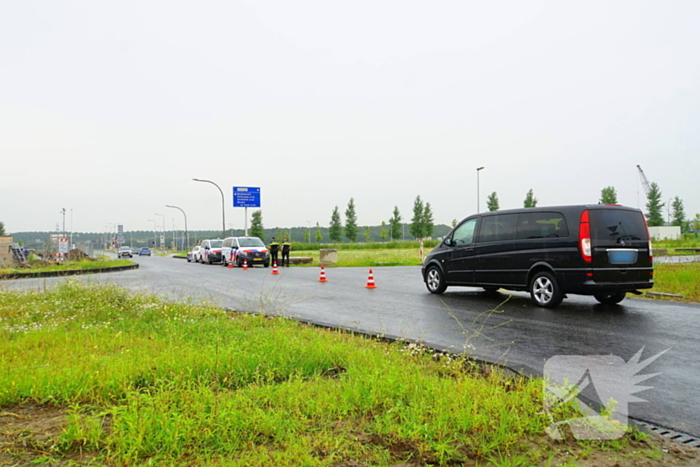 Traumateam ingezet voor ongeval tussen brommer en taxibus