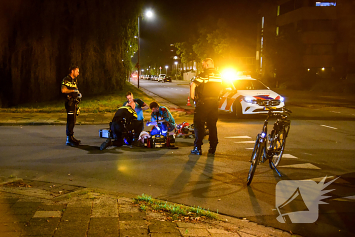 Persoon op pitbike gaat onderuit