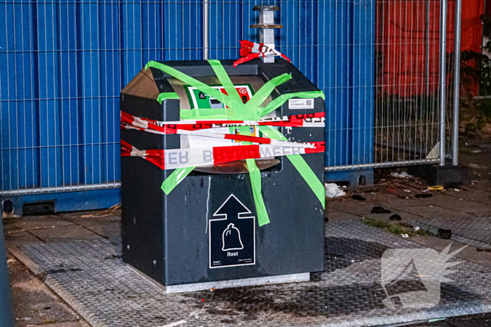 Ondergrondse container levert vreemde geuren en verdachte flessen op