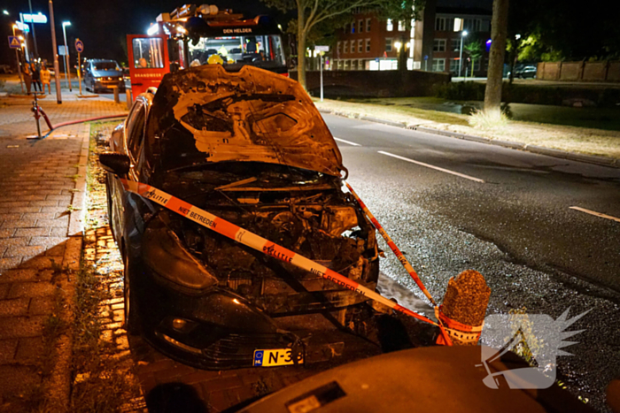 Alerte buurtbewoners ontdekken autobrand