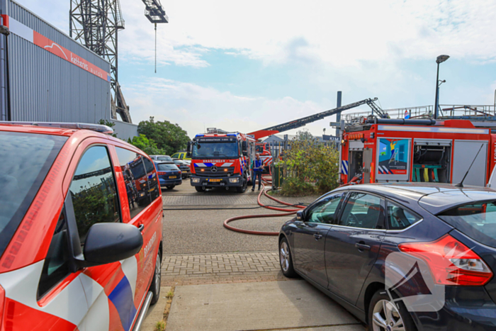 Brand op schip dat voor reparatie ligt in Dok