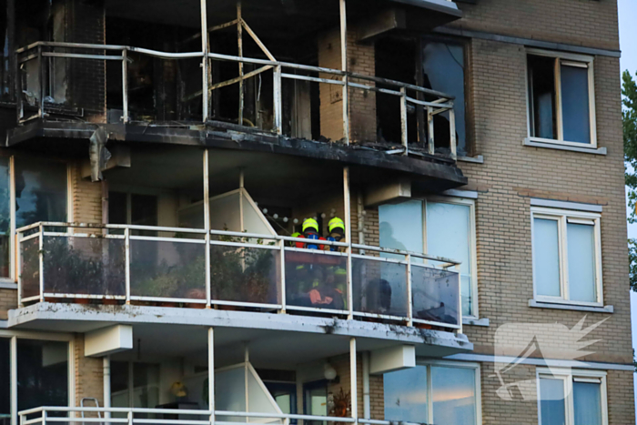 Grote schade na uitslaande brand in flatwoning