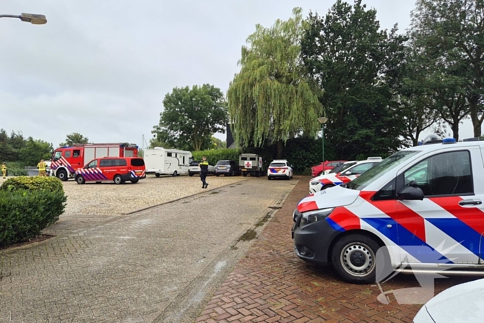 Hulpdiensten druk met persoon die verward gedrag vertoont