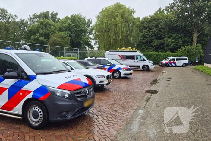 Hulpdiensten druk met persoon die verward gedrag vertoont