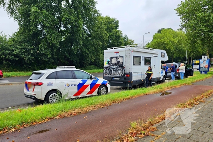 Kop-staart aanrijding tussen camper en bestelbus