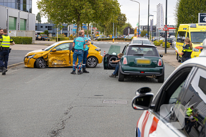 Auto's zwaar beschadigd door aanrijding