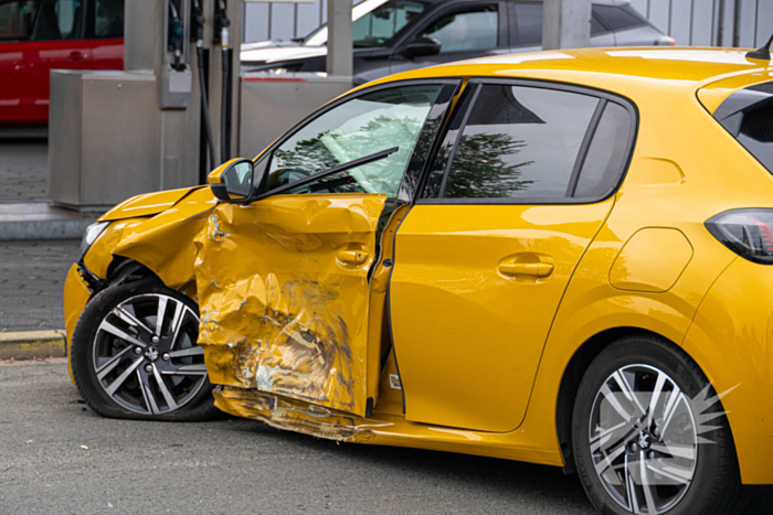 Auto's zwaar beschadigd door aanrijding