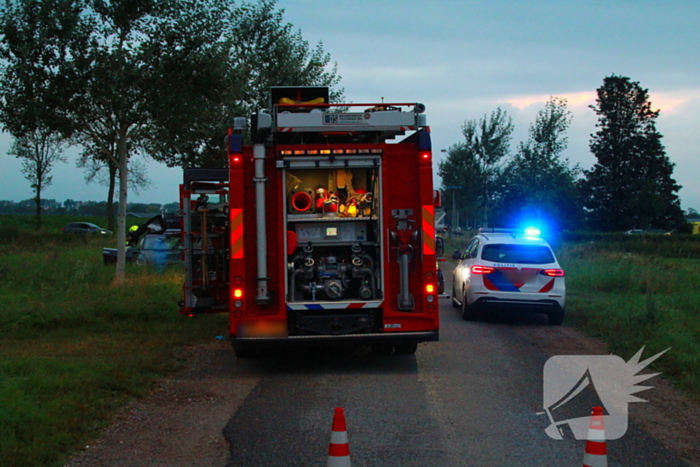 Enorme schade na aanrijding, meerdere ambulances ingezet