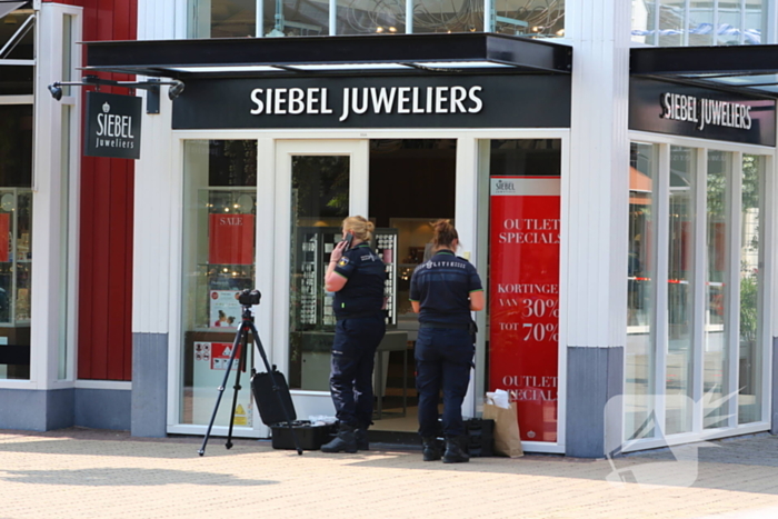 Verdachten vluchten na gewapende overval op juwelier