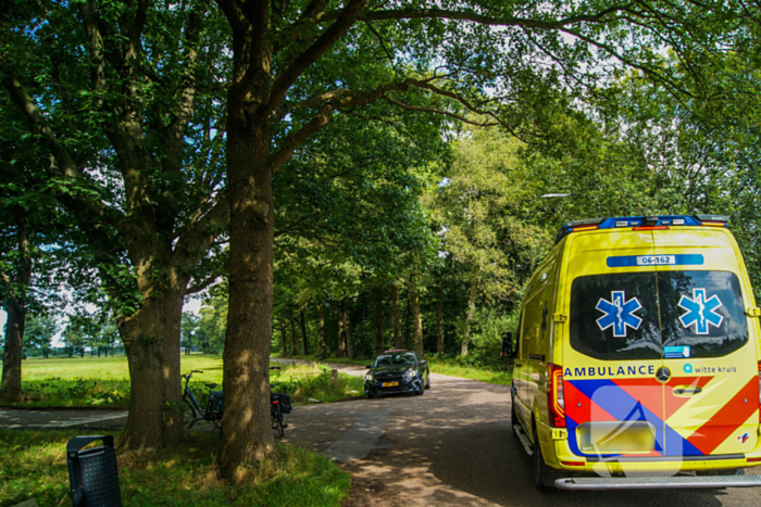 Twee elektrische fietsen met elkaar in botsing