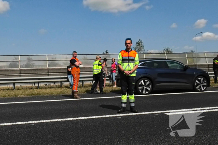 Rijstrook afgesloten door kop-staart aanrijding