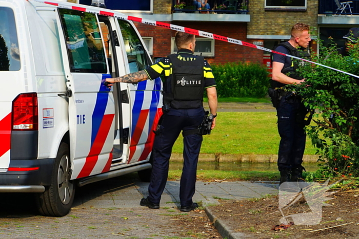 Politie valt woning binnen na schietpartij, verdachte aangehouden