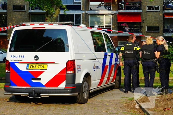 Politie valt woning binnen na schietpartij, verdachte aangehouden