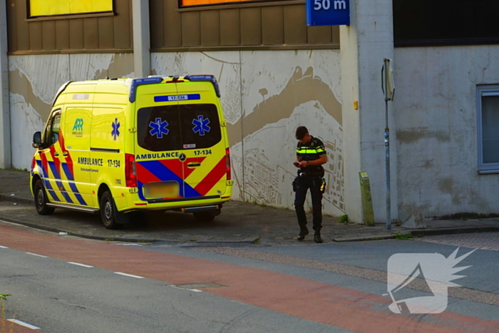 Bestuurder raakt onwel en schiet van de weg