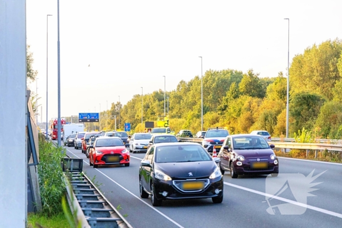 Rijstrook afgesloten door kop-staartaanrijding