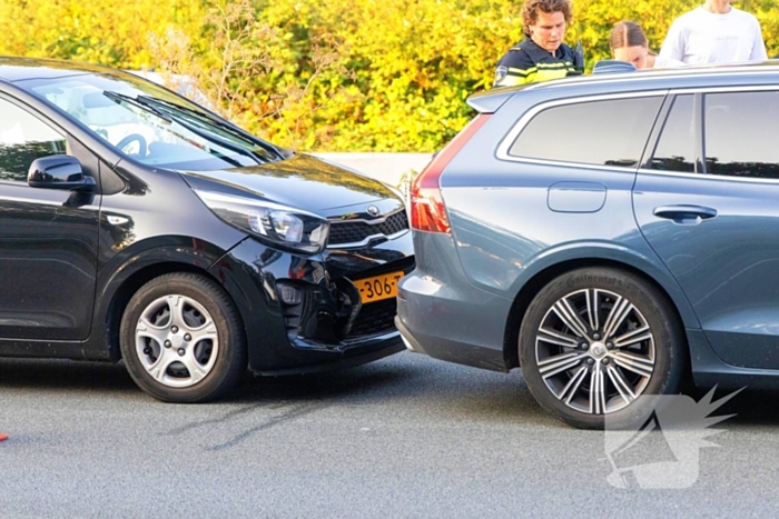 Rijstrook afgesloten door kop-staartaanrijding