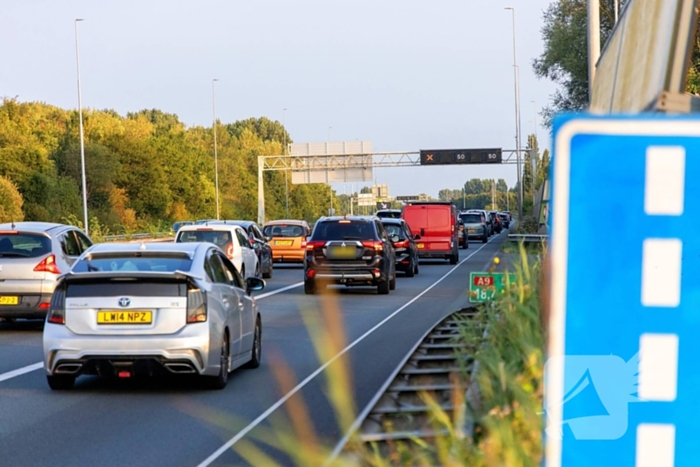 Rijstrook afgesloten door kop-staartaanrijding