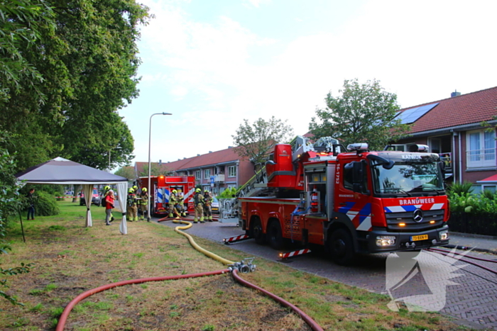 Vier gewonden bij uitslaande woningbrand, vrouw ernstig verbrand