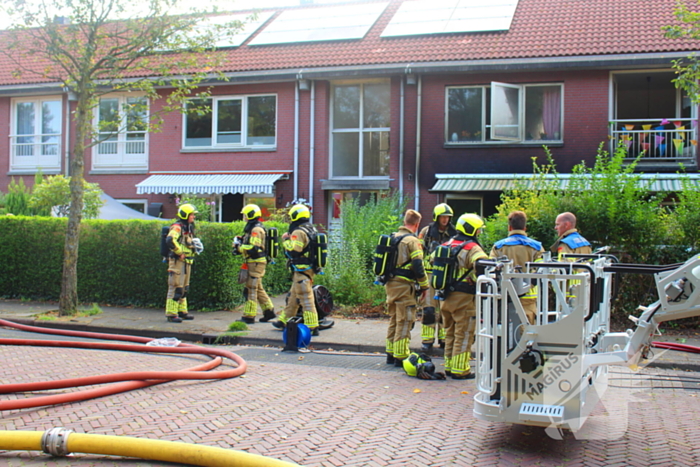 Vier gewonden bij uitslaande woningbrand, vrouw ernstig verbrand