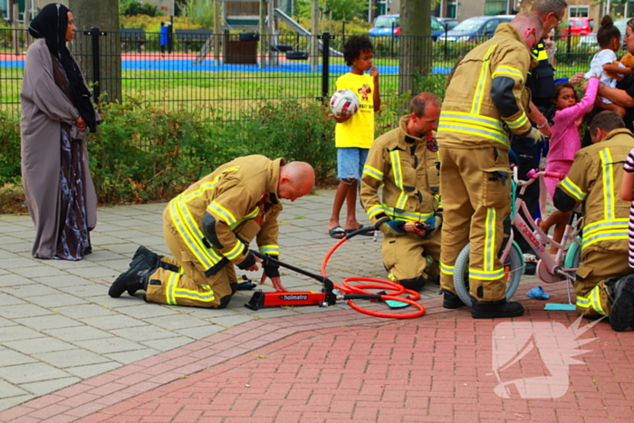 Brandweer bevrijdt vastzittend kind uit fietsspaken