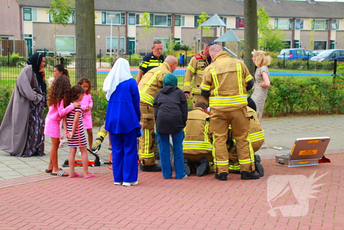 Brandweer bevrijdt vastzittend kind uit fietsspaken