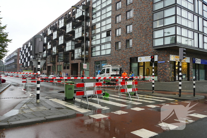 Verkeershinder door groot gat in weg