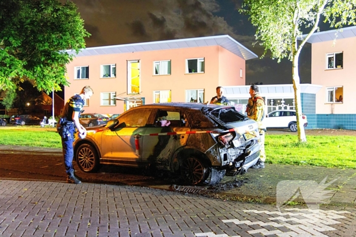 Politie onderzoekt mogelijke brandstichting bij auto