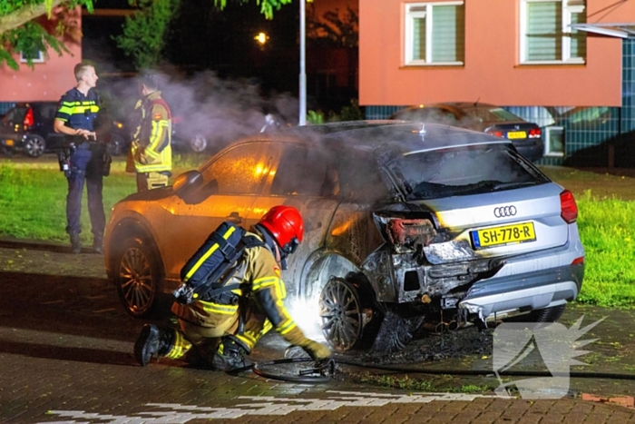 Politie onderzoekt mogelijke brandstichting bij auto