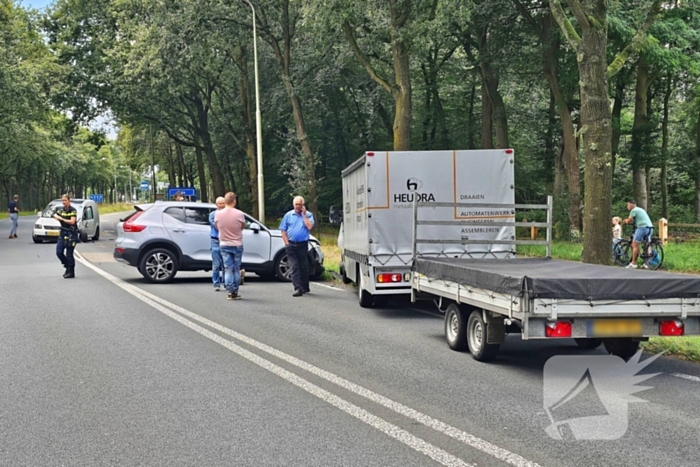 Veel schade na ongeval met drie voertuigen