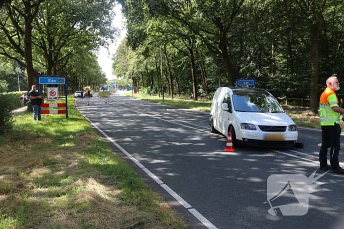 Veel schade na ongeval met drie voertuigen