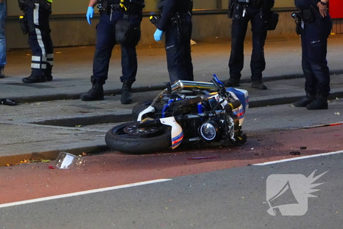 Motorrijder hard ten val na botsing, traumateam ingezet