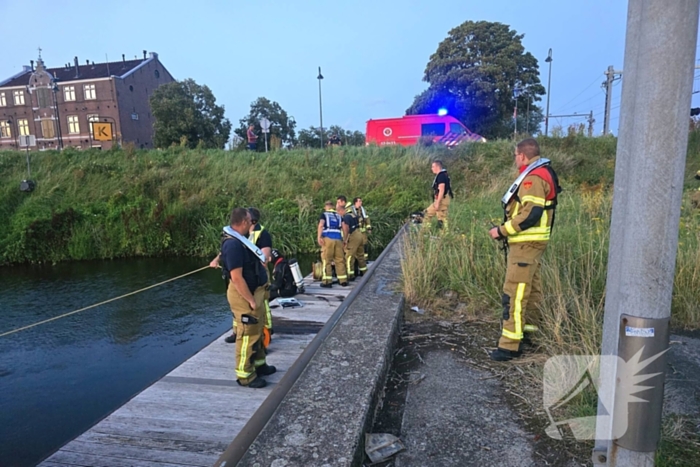 Brandweerduikers zoeken naar mogelijke drenkeling