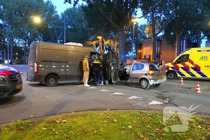 Gewonde na botsing tussen auto en bestelbus