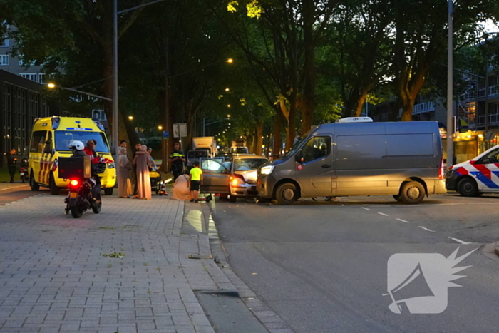 Gewonde na botsing tussen auto en bestelbus