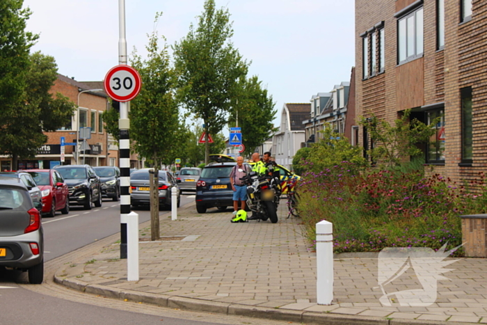 Automobilist botst met fietser