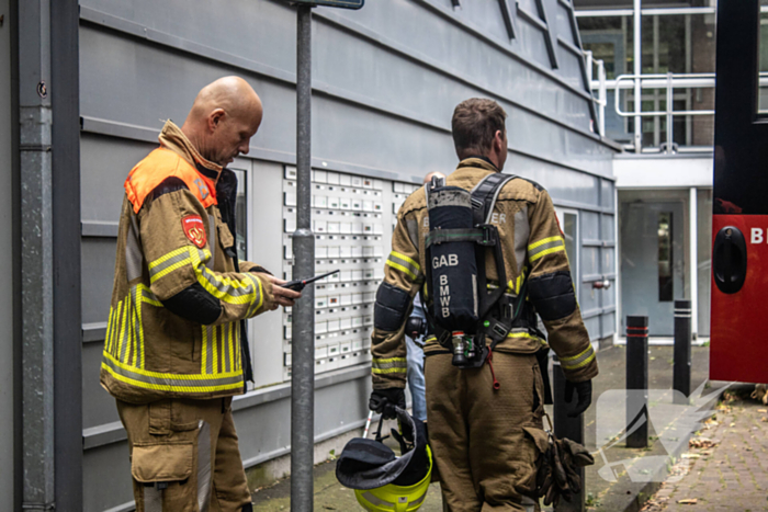 Brandende stoel op balkon veroorzaakt brandweerinzet