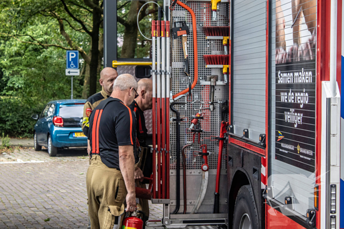 Brandende stoel op balkon veroorzaakt brandweerinzet