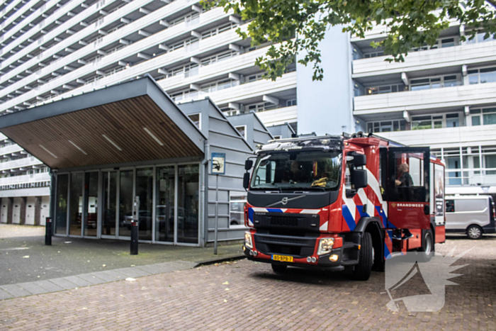 Brandende stoel op balkon veroorzaakt brandweerinzet