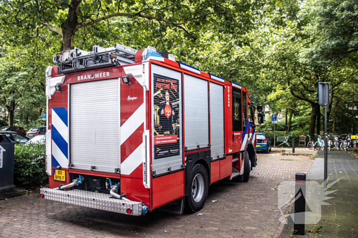 Brandende stoel op balkon veroorzaakt brandweerinzet