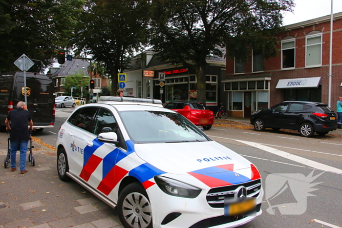 Schade na kop-staartbotsing tussen auto en bestelbus