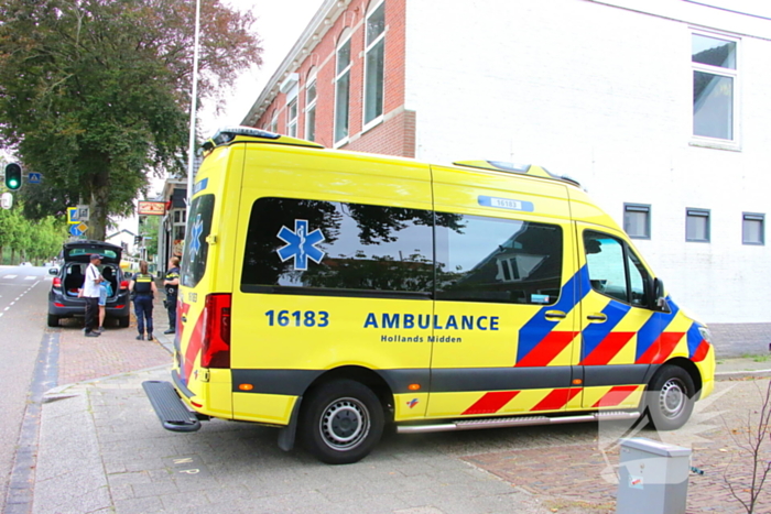 Schade na kop-staartbotsing tussen auto en bestelbus