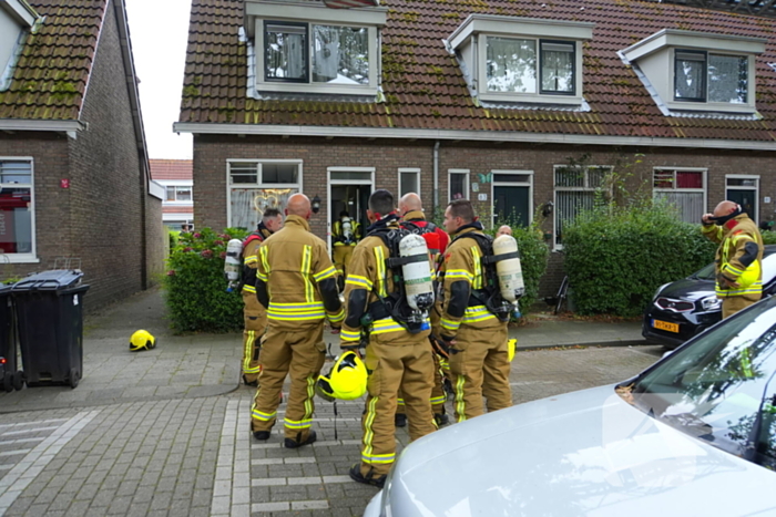 Persoon ademt rook in bij keukenbrand