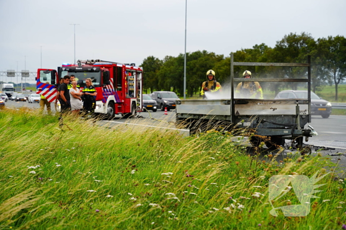 Aanhanger vat vlam op snelweg